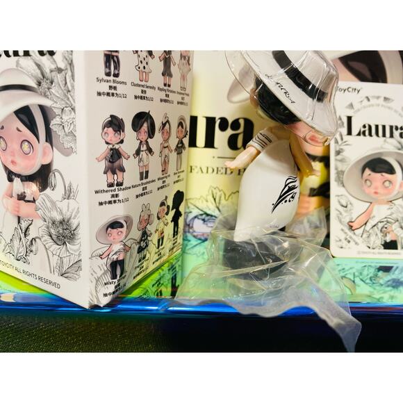 Laura The Charm of Faded Hues Blind Box Misty Strings - Picture 3 of 4